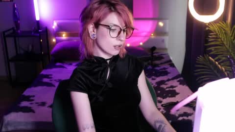 Snapshot of obedientt_ chatting on May 16, 2026, 6:21 am Moonlight online show from May 16, 2026, 6:21 am