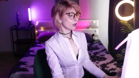 Snapshot of obedientt_ chatting on June 11, 2026, 8:12 am Moonlight online show from June 11, 2026, 8:12 am