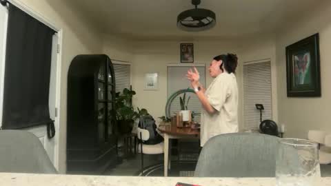 SimplyUs online show from June 3, 2026, 6:27 am