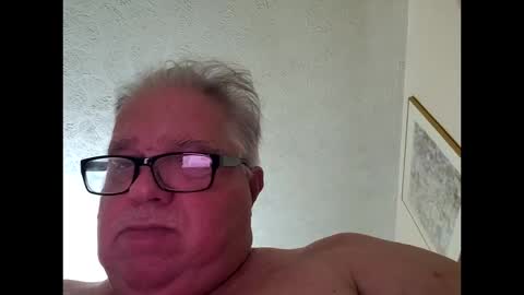Snapshot of obxboy2020 chatting on October 14, 2025, 12:33 am Big daddy tiny cock online show from October 14, 2025, 12:33 am