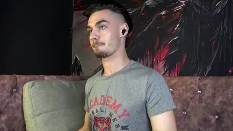 Snapshot of oceanheat chatting on December 17, 2025, 4:35 pm OceanHeart online show from December 17, 2025, 4:35 pm