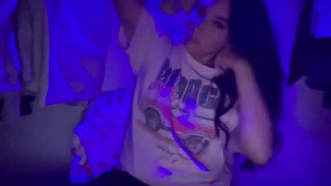 Snapshot of oceanxalara22_xo chatting on November 18, 2025, 3:34 am A L A R A online show from November 18, 2025, 3:34 am