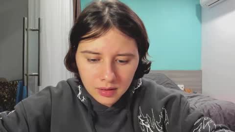 Evie online show from December 15, 2024, 11:01 am