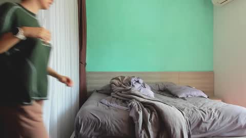 Evie online show from February 17, 2025, 6:42 am