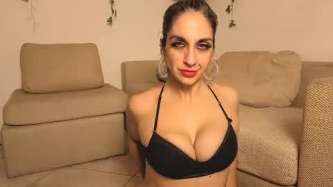Snapshot of odalisca_bellydancer chatting on May 6, 2026, 7:02 am Daniela Dany online show from May 6, 2026, 7:02 am