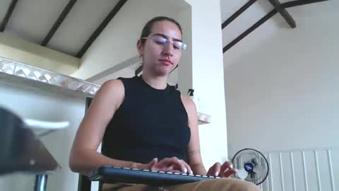 Snapshot of odette_brigh_ chatting on February 21, 2025, 7:21 pm Val online show from February 21, 2025, 7:21 pm