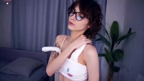 Thea online show from September 18, 2025, 6:43 pm