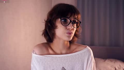 Thea online show from November 21, 2025, 7:34 pm