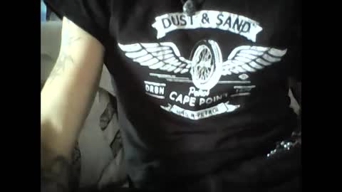 Snapshot of oedipe666 chatting on December 26, 2024, 1:32 pm oedipe666cam online show from December 26, 2024, 1:32 pm