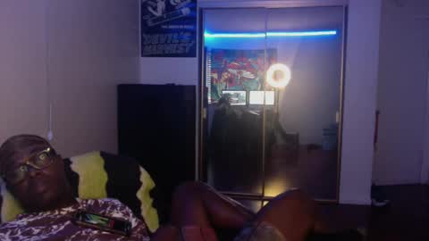 Snapshot of officialmoneyxxx chatting on December 3, 2024, 2:38 pm Money online show from December 3, 2024, 2:38 pm