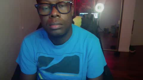 Snapshot of officialmoneyxxx chatting on December 5, 2024, 3:59 am Money online show from December 5, 2024, 3:59 am