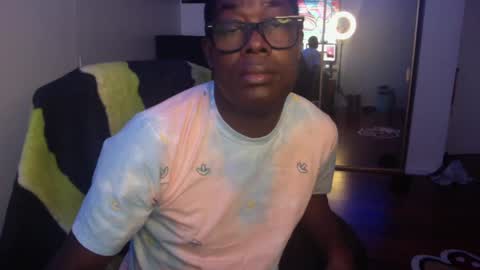 Snapshot of officialmoneyxxx chatting on December 5, 2024, 5:39 pm Money online show from December 5, 2024, 5:39 pm