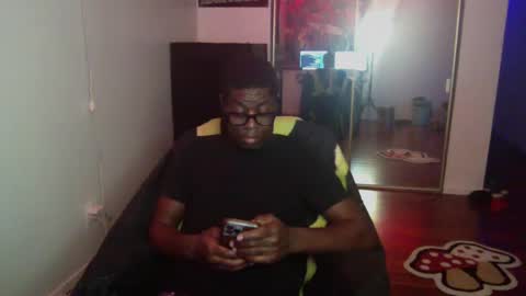 Snapshot of officialmoneyxxx chatting on December 7, 2024, 3:58 am Money online show from December 7, 2024, 3:58 am