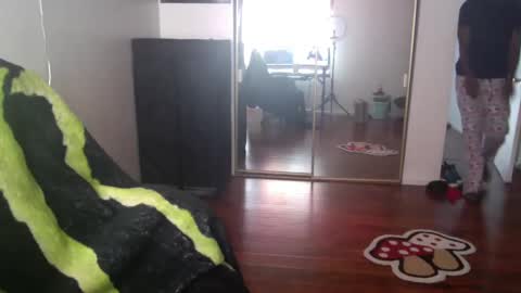 Snapshot of officialmoneyxxx chatting on December 7, 2024, 6:48 pm Money online show from December 7, 2024, 6:48 pm