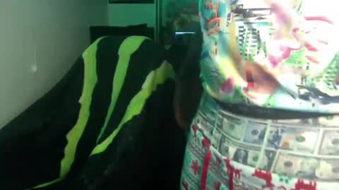 Snapshot of officialmoneyxxx chatting on December 9, 2024, 12:30 pm Money online show from December 9, 2024, 12:30 pm