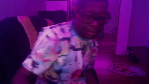 Snapshot of officialmoneyxxx chatting on December 10, 2024, 8:08 am Money online show from December 10, 2024, 8:08 am