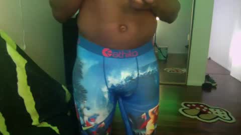 Snapshot of officialmoneyxxx chatting on December 10, 2024, 5:22 pm Money online show from December 10, 2024, 5:22 pm