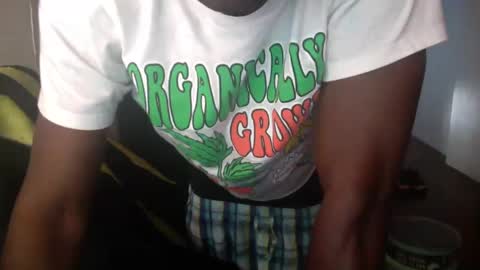 Snapshot of officialmoneyxxx chatting on December 21, 2024, 4:25 pm Money online show from December 21, 2024, 4:25 pm