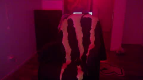 Snapshot of officialmoneyxxx chatting on January 14, 2025, 5:45 pm Money online show from January 14, 2025, 5:45 pm