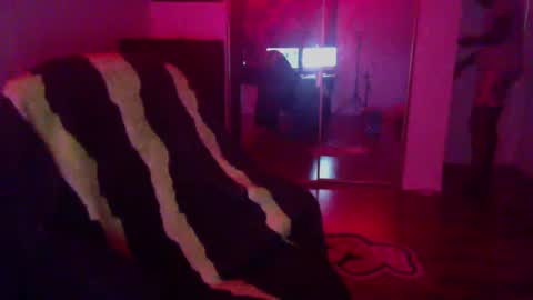 Snapshot of officialmoneyxxx chatting on January 22, 2025, 5:59 pm Money online show from January 22, 2025, 5:59 pm