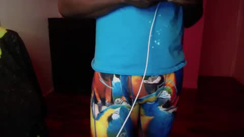 Snapshot of officialmoneyxxx chatting on October 14, 2025, 12:50 pm Money online show from October 14, 2025, 12:50 pm