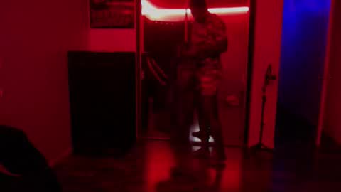 Snapshot of officialmoneyxxx chatting on October 30, 2025, 11:44 am Money online show from October 30, 2025, 11:44 am