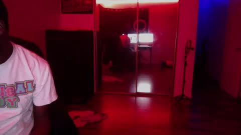 Snapshot of officialmoneyxxx chatting on November 5, 2025, 12:38 pm Money online show from November 5, 2025, 12:38 pm