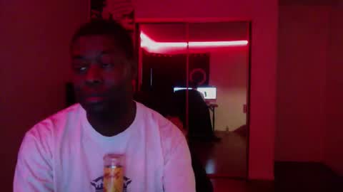 Snapshot of officialmoneyxxx chatting on November 21, 2025, 4:16 pm Money online show from November 21, 2025, 4:16 pm