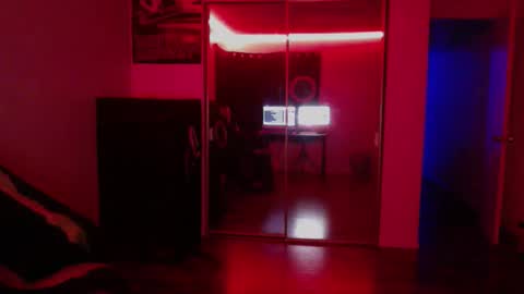 Snapshot of officialmoneyxxx chatting on November 30, 2025, 2:37 am Money online show from November 30, 2025, 2:37 am