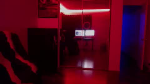 Snapshot of officialmoneyxxx chatting on November 30, 2025, 2:43 pm Money online show from November 30, 2025, 2:43 pm