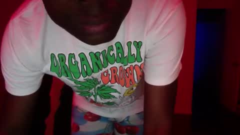 Snapshot of officialmoneyxxx chatting on December 1, 2025, 1:49 pm Money online show from December 1, 2025, 1:49 pm