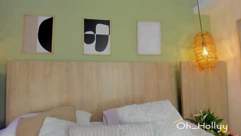 Holly online show from December 4, 2025, 11:19 am