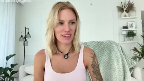 Kelly online show from July 30, 2026, 8:30 pm
