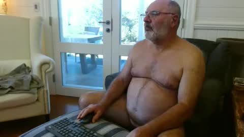 Snapshot of ohjonny55 chatting on April 17, 2026, 3:42 am Ohjonny online show from April 17, 2026, 3:42 am