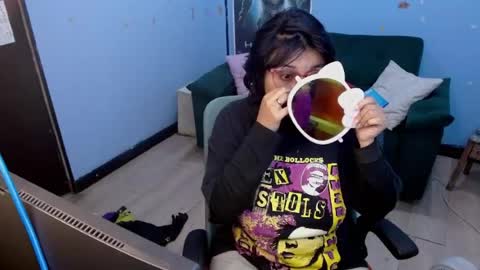 ohmysqueak online show from July 11, 2026, 4:37 am