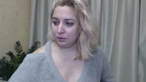 Snapshot of ohsweetiren chatting on December 10, 2024, 10:17 am Iren online show from December 10, 2024, 10:17 am