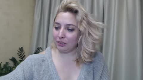 Snapshot of ohsweetiren chatting on December 12, 2024, 9:19 am Iren online show from December 12, 2024, 9:19 am