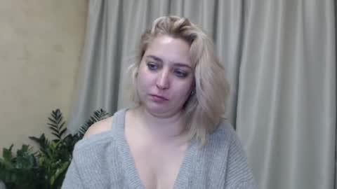 Snapshot of ohsweetiren chatting on December 17, 2024, 12:11 pm Iren online show from December 17, 2024, 12:11 pm