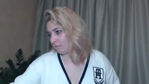 Snapshot of ohsweetiren chatting on January 10, 2025, 10:17 am Iren online show from January 10, 2025, 10:17 am