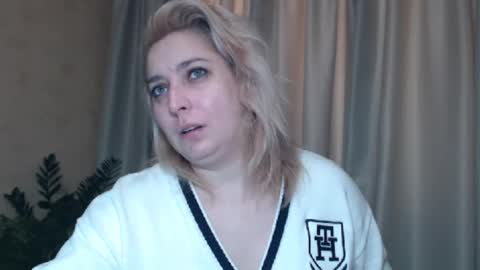 Snapshot of ohsweetiren chatting on January 12, 2025, 7:11 am Iren online show from January 12, 2025, 7:11 am