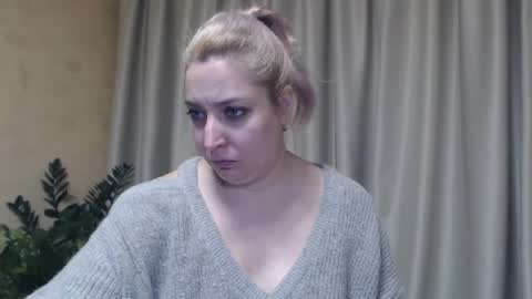 Snapshot of ohsweetiren chatting on January 28, 2025, 10:02 am Iren online show from January 28, 2025, 10:02 am