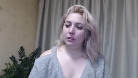 Snapshot of ohsweetiren chatting on February 4, 2025, 7:40 am Iren online show from February 4, 2025, 7:40 am