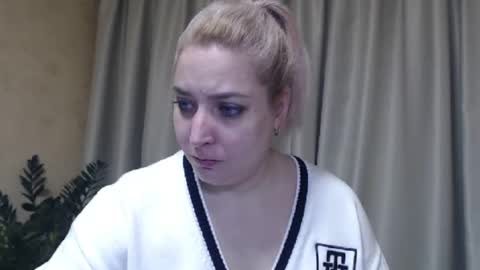 Snapshot of ohsweetiren chatting on February 5, 2025, 7:07 am Iren online show from February 5, 2025, 7:07 am