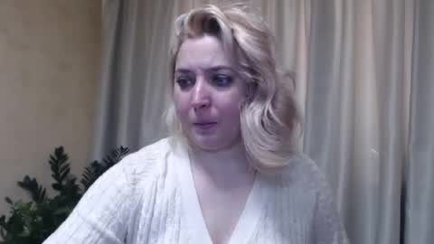 Snapshot of ohsweetiren chatting on February 18, 2025, 7:21 am Iren online show from February 18, 2025, 7:21 am