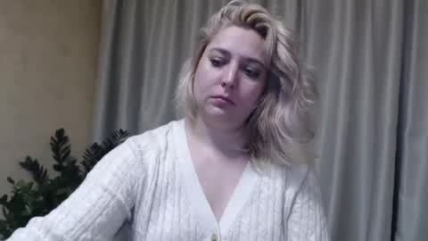 Snapshot of ohsweetiren chatting on February 18, 2025, 10:27 am Iren online show from February 18, 2025, 10:27 am