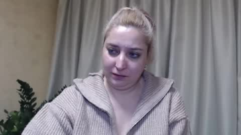 Snapshot of ohsweetiren chatting on February 19, 2025, 10:12 am Iren online show from February 19, 2025, 10:12 am