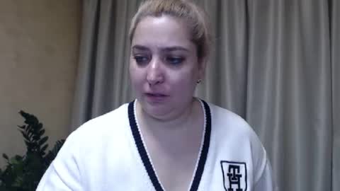 Snapshot of ohsweetiren chatting on March 4, 2025, 7:08 am Iren online show from March 4, 2025, 7:08 am