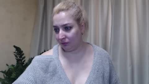 Snapshot of ohsweetiren chatting on March 6, 2025, 7:03 am Iren online show from March 6, 2025, 7:03 am