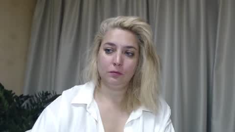 Snapshot of ohsweetiren chatting on September 17, 2025, 5:42 am Iren online show from September 17, 2025, 5:42 am