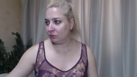 Snapshot of ohsweetiren chatting on September 20, 2025, 6:03 am Iren online show from September 20, 2025, 6:03 am